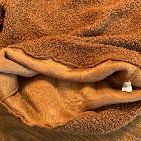 Betsy's Boutique Pull Over Top , Brown, Size Small - Picture 12 of 12